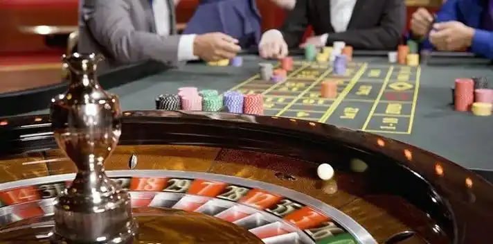 Philippines players enjoying jl69 Live Casino dealer games on mobile devices